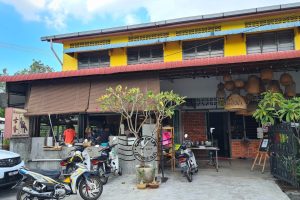 Kampung Bi Seafood Noodles House